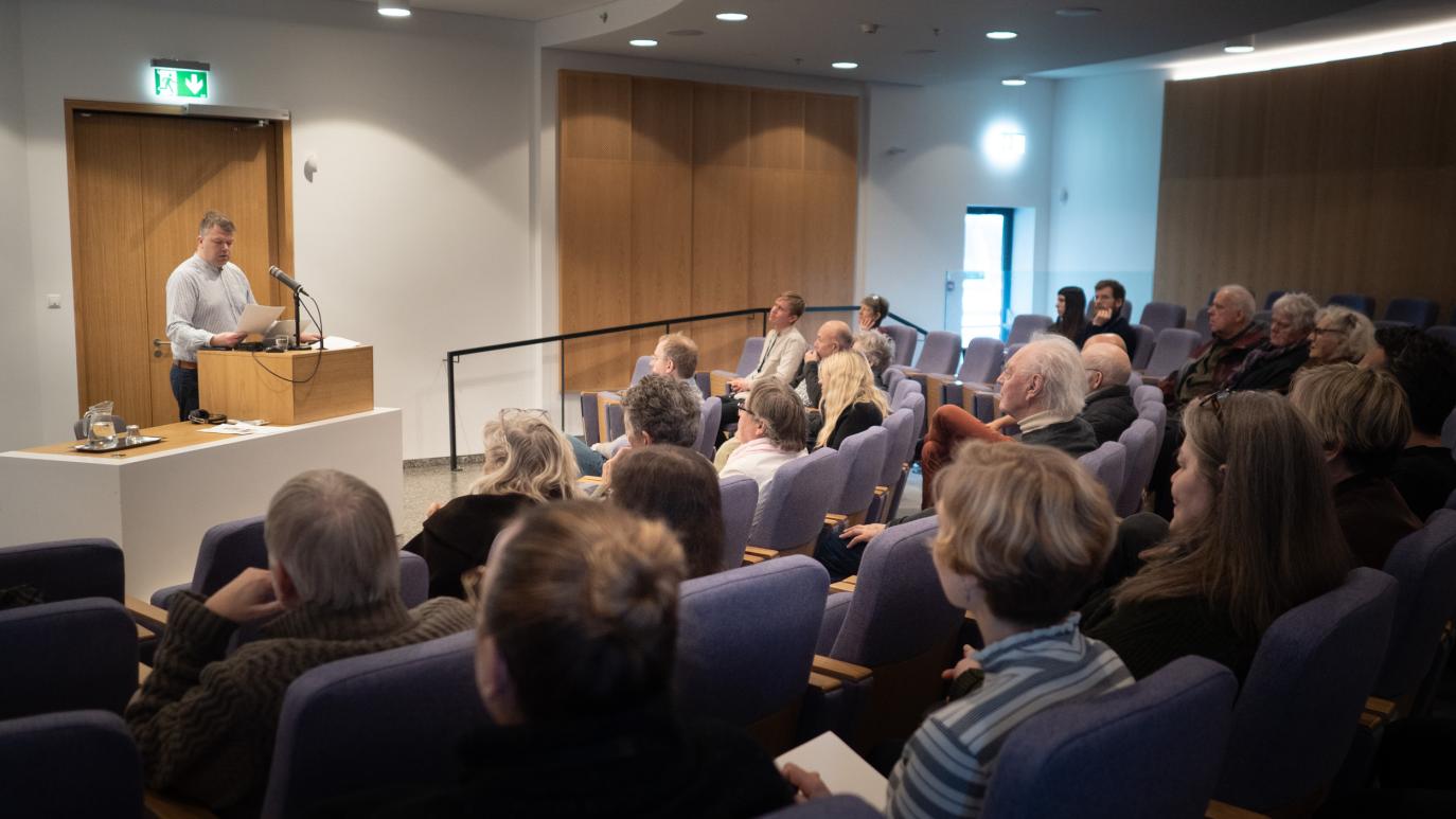 Gestir í fyrirlestrasal.